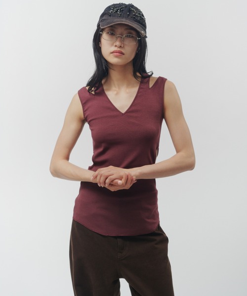 THINGS THAT MATTER（シングス ザット マター）の「NOTCH DESIGN TWO-WAY TANK TOP / ノッチ デザイン トゥーウェイ タンク トップ（タンクトップ・レディース・ブラック/ボルドー/ホワイト・FREE）」の22枚目の写真