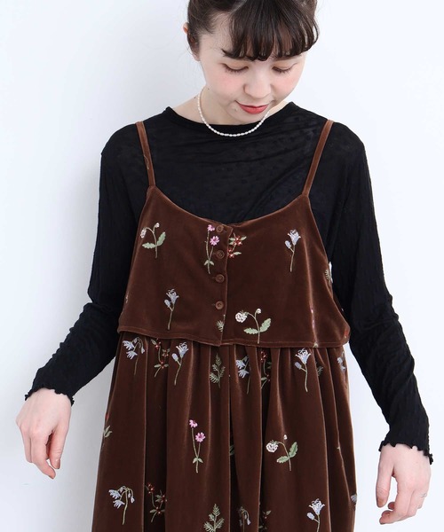l'atelier du savon(アトリエドサボン)の「秋の草花 ベロア刺繍キャミワンピース(ジャンパースカート・レディース・ネイビー/ブラウン・FREE)」の5枚目の写真
