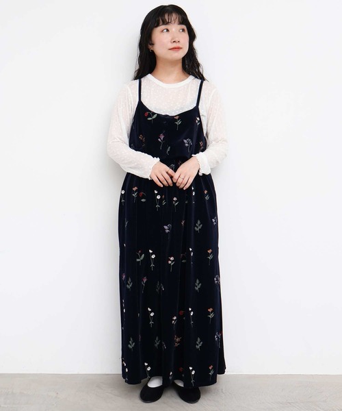 l'atelier du savon(アトリエドサボン)の「秋の草花 ベロア刺繍キャミワンピース(ジャンパースカート・レディース・ネイビー/ブラウン・FREE)」の12枚目の写真