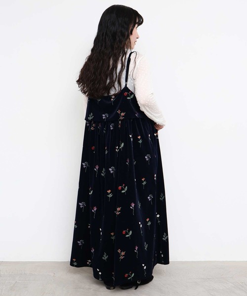 l'atelier du savon(アトリエドサボン)の「秋の草花 ベロア刺繍キャミワンピース(ジャンパースカート・レディース・ネイビー/ブラウン・FREE)」の14枚目の写真