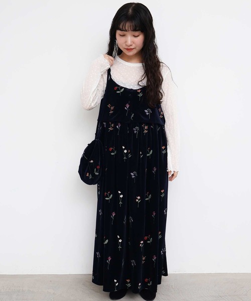 l'atelier du savon(アトリエドサボン)の「秋の草花 ベロア刺繍キャミワンピース(ジャンパースカート・レディース・ネイビー/ブラウン・FREE)」の11枚目の写真