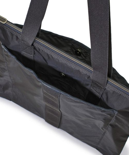 LeSportsac(レスポートサック)の「10TH ESSENTIAL MAGAZINE TOTE シャドウグレーC(トートバッグ・レディース・グレー・FREE)」の8枚目の写真