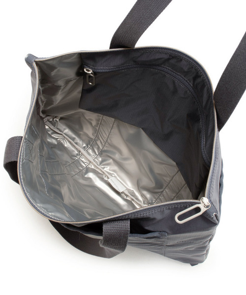 LeSportsac(レスポートサック)の「10TH ESSENTIAL MAGAZINE TOTE シャドウグレーC(トートバッグ・レディース・グレー・FREE)」の7枚目の写真