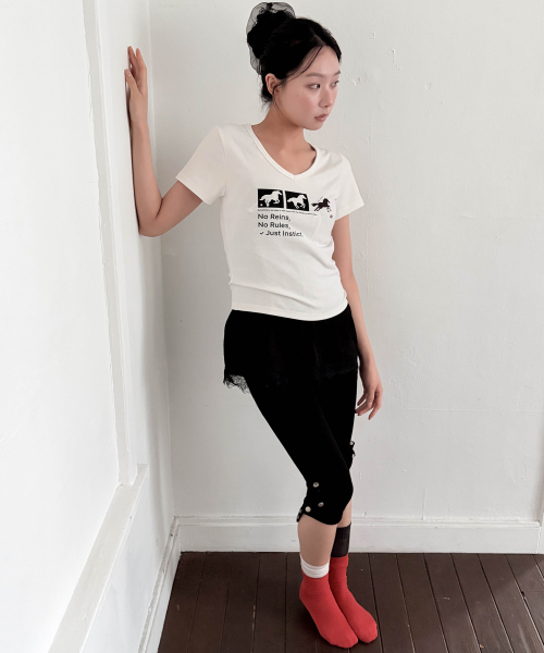 CHICKS(チックス)の「ニョンイXチックス インスティンクト ドット ホース Vネック スリム 半袖Tシャツ ホワイト(Tシャツ/カットソー・レディース・ホワイト・ONE SIZE)」の4枚目の写真