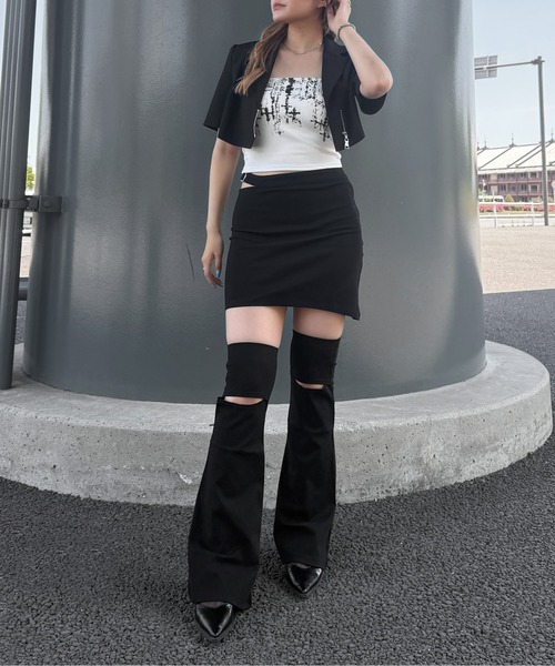 jiasecond.（ジアセカンド）の「【jiasecond.】クロスデザインベアトップ / トップス カットソー ベアトップ コンパクト クロップド ショート クロス プリント ホワイト ブラック ZOZOTOWN限定（チューブトップ・レディース・ホワイト/ブラック・FREE）」の4枚目の写真