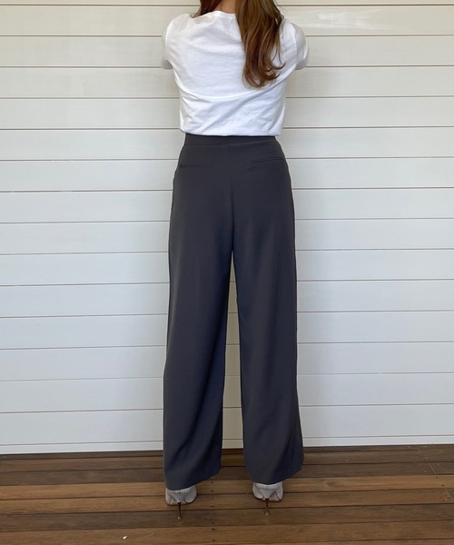 O.W(オーダブリュー)の「【Lサイズ・XLサイズ専門着痩せブランド】【美シルエット】体型カバータックワイドパンツ(その他パンツ・レディース・グレー・FREE)」の5枚目の写真
