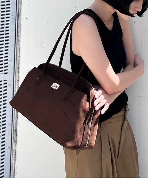 LE VERNIS(ル・ベルニ)の「LE VERNIS(ル・ベルニ)Wide boston bag M(ボストンバッグ・レディース・ブラック/ベージュ/ブラウン・FREE)」の3枚目の写真
