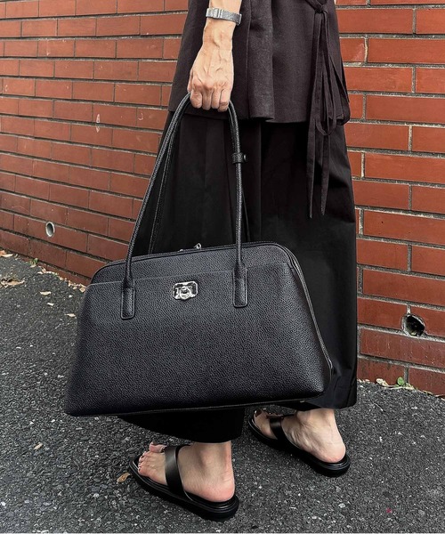 LE VERNIS(ル・ベルニ)の「LE VERNIS(ル・ベルニ)Wide boston bag M(ボストンバッグ・レディース・ブラック/ベージュ/ブラウン・FREE)」の2枚目の写真