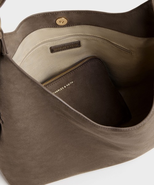CHARLES & KEITH(チャールズ & キース)の「Aislin アシュリン ホーボーバッグ(ショルダーバッグ・レディース・レディッシュグレー・L)」の3枚目の写真
