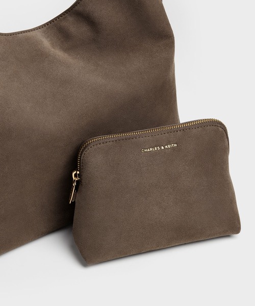 CHARLES & KEITH(チャールズ & キース)の「Aislin アシュリン ホーボーバッグ(ショルダーバッグ・レディース・レディッシュグレー・L)」の4枚目の写真
