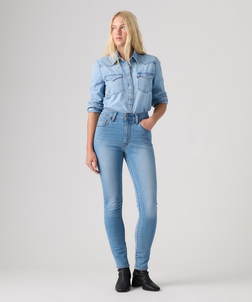 Levi's（リーバイス）の「Levi's/リーバイス 721 ハイライズ スキニー ジーンズ ミディアムインディゴ（デニムパンツ・レディース・ライトインディゴブルー・23inch/24inch/25inch/28inch）」の2枚目の写真