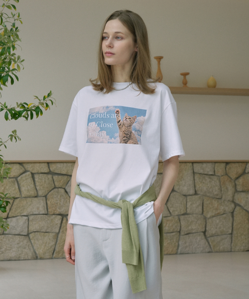 VLETI(ブレッティ)の「Cotton Oversized Cloud Cat&Lettering Print Tee (white)(Tシャツ/カットソー・レディース・ホワイト・FREE)」の1枚目の写真