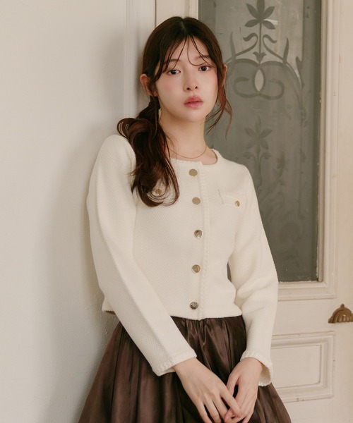 fupel(フぺル)の「gold button knit jacket / ゴールドボタンニットジャケット(ノーカラージャケット・レディース・ネイビー/オフホワイト/ピンク・FREE)」の2枚目の写真