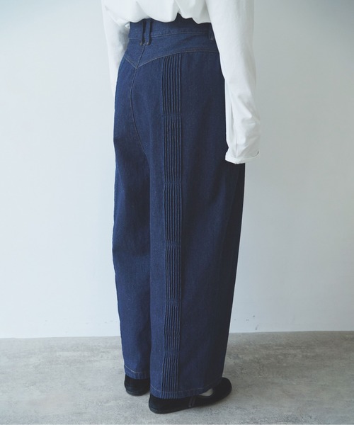 yuni(ユニ )の「10oz denim pin tuck pants(デニムパンツ・レディース・ネイビー/サックスブルー・M/S)」の1枚目の写真