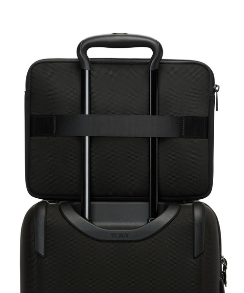 TUMI(トゥミ)の「TUMI ALPHA(アルファ) ミディアム・13インチ・ラップトップ・スリーブ(A4/PC13インチまで対応)(PC・タブレットケース・メンズ・ブラック・FREE)」の4枚目の写真
