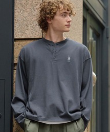 U.S. POLO ASSN.（ユーエスポロアッスン）の「U.S. POLO ASSN. ユーエスポロアッスン 別注 ワンポイント刺繍 ヘンリーネック オーバーサイズ長袖Tシャツ（Tシャツ/カットソー）」