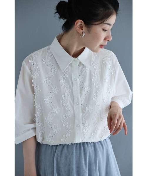 cawaii（カワイイ）の「波うつ花と蝶々の刺繍ラインシャツトップス（シャツ/ブラウス・レディース・ホワイト・FREE）」の16枚目の写真