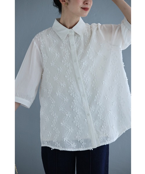 cawaii（カワイイ）の「波うつ花と蝶々の刺繍ラインシャツトップス（シャツ/ブラウス・レディース・ホワイト・FREE）」の20枚目の写真
