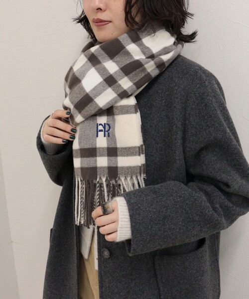 fredy emue(フレディエミュ)の「カシミヤタッチチェックストール(ストール/ショール・レディース・ホワイト系その他/グレー系その他/ブルー系その他・FREE)」の5枚目の写真