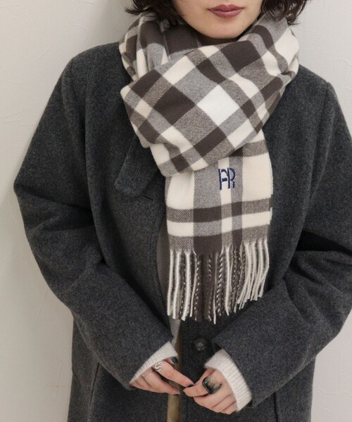 fredy emue(フレディエミュ)の「カシミヤタッチチェックストール(ストール/ショール・レディース・ホワイト系その他/グレー系その他/ブルー系その他・FREE)」の6枚目の写真