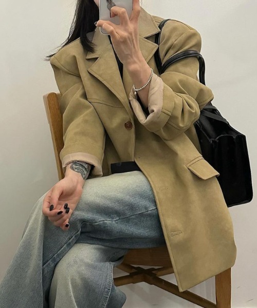 AMAJI(アマジ)の「テーラード フェイクスエードジャケット(テーラードジャケット・レディース・グレー/カーキ・MEDIUM/SMALL)」の3枚目の写真