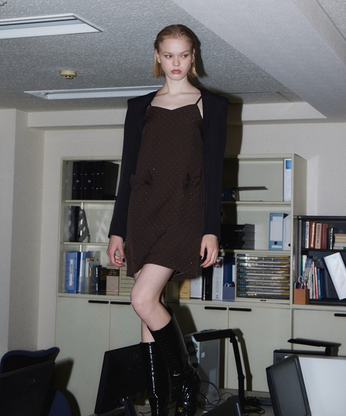 ANDRESD(アンドレスド)の「グリントリボンミニドレス / GLINT RIBBON MINI DRESS(ドレス・レディース・ブラック/ブラウン・S/M)」の3枚目の写真