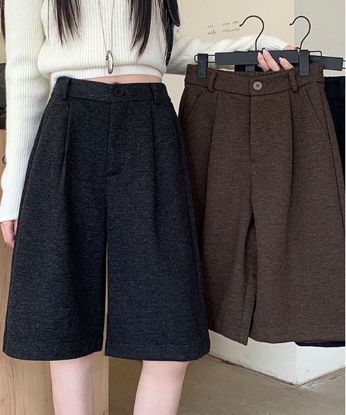 &soiree(アンドソワレ)の「ウールライクタックハーフパンツ(その他パンツ・レディース・ブラック/チャコール/ブラウン・SMALL/MEDIUM/LARGE/X-LARGE)」の4枚目の写真