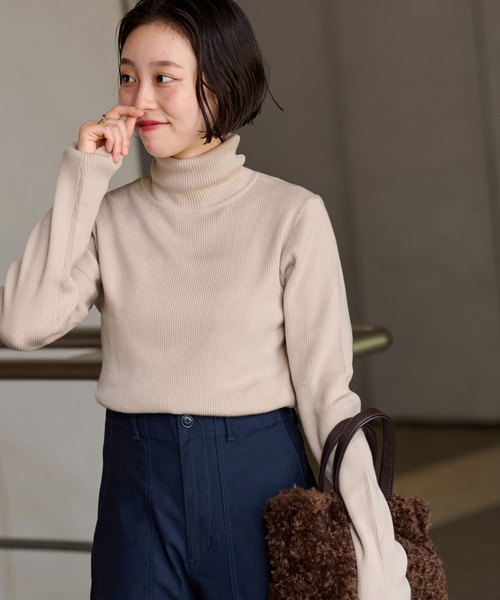 JOURNAL STANDARD relume(ジャーナルスタンダード レリューム)の「《WEB+一部店舗限定追加》スイスオーガニックコットンタートルネックプルオーバー(ニット/セーター・レディース・ホワイト/ブルー/ブラウン/ベージュ系その他/レッド/ブラック・FREE)」の4枚目の写真