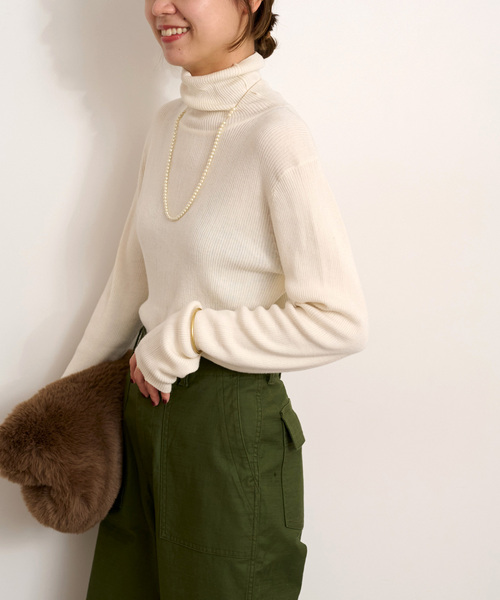 JOURNAL STANDARD relume(ジャーナルスタンダード レリューム)の「《WEB+一部店舗限定追加》スイスオーガニックコットンタートルネックプルオーバー(ニット/セーター・レディース・ホワイト/ブルー/ブラウン/ベージュ系その他/レッド/ブラック・FREE)」の22枚目の写真