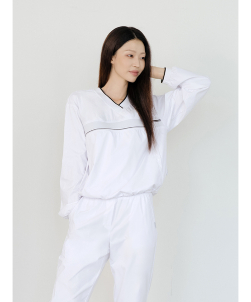 NITINA（ニティナ）の「防風 Vネック ウインドブレーカー WH（Tシャツ/カットソー・レディース・ホワイト・FREE）」の2枚目の写真