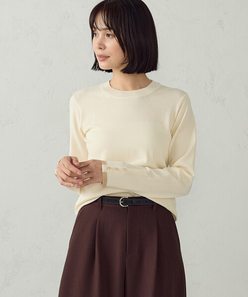 COMME CA ISM(コムサイズム)の「マシンウォッシャブル ボタンスリーブニット(ニット/セーター・レディース・ネイビー/グリーン/チャコール/ホワイト・M/L)」の2枚目の写真