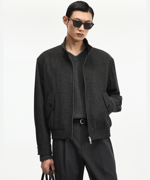 TNGT(ティーエヌジーティー)の「Herringbone Harrington Jumper (Charcoal) TNJU6F105CG(ブルゾン・メンズ・その他・95/100/105)」の1枚目の写真