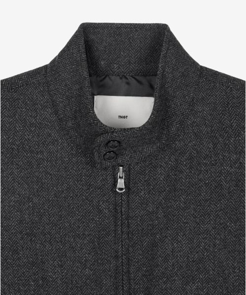TNGT(ティーエヌジーティー)の「Herringbone Harrington Jumper (Charcoal) TNJU6F105CG(ブルゾン・メンズ・その他・95/100/105)」の4枚目の写真