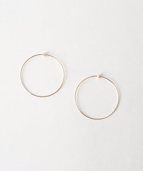 UNITED ARROWS(ユナイテッドアローズ)の「UBMF ラージ フープ イヤリング(イヤリング・レディース・ゴールド/シルバー/ライトピンク・フリー)」の2枚目の写真