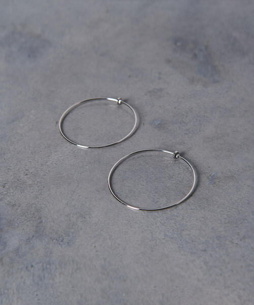 UNITED ARROWS(ユナイテッドアローズ)の「UBMF ラージ フープ イヤリング(イヤリング・レディース・ゴールド/シルバー/ライトピンク・フリー)」の1枚目の写真