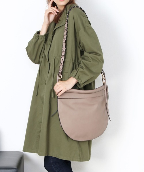Mia Borsa(ミアボルサ)の「フェイクレザーワンショルダーバッグ(ショルダーバッグ・レディース・ボルドー/ベージュ/ブラック/カーキ・FREE)」の1枚目の写真