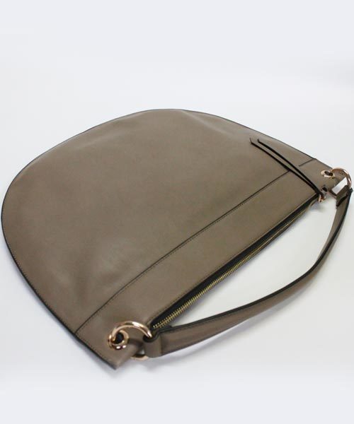 Mia Borsa(ミアボルサ)の「フェイクレザーワンショルダーバッグ(ショルダーバッグ・レディース・ボルドー/ベージュ/ブラック/カーキ・FREE)」の9枚目の写真