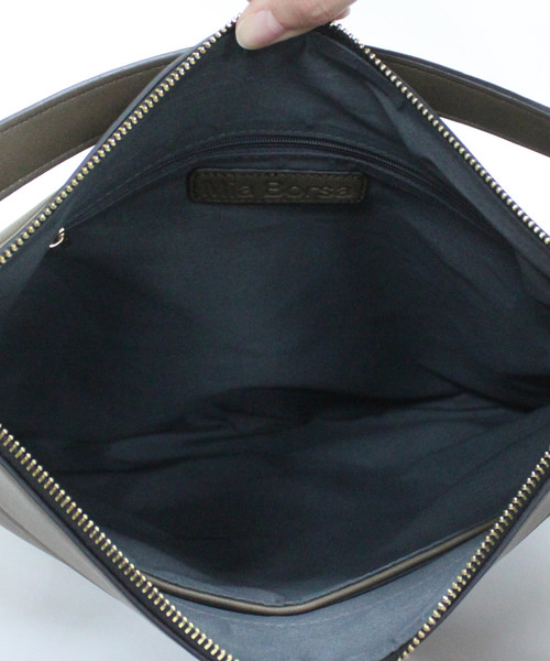Mia Borsa(ミアボルサ)の「フェイクレザーワンショルダーバッグ(ショルダーバッグ・レディース・ボルドー/ベージュ/ブラック/カーキ・FREE)」の5枚目の写真