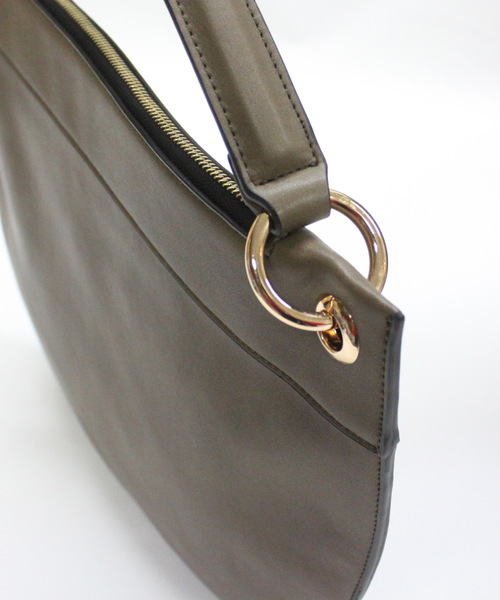 Mia Borsa(ミアボルサ)の「フェイクレザーワンショルダーバッグ(ショルダーバッグ・レディース・ボルドー/ベージュ/ブラック/カーキ・FREE)」の7枚目の写真