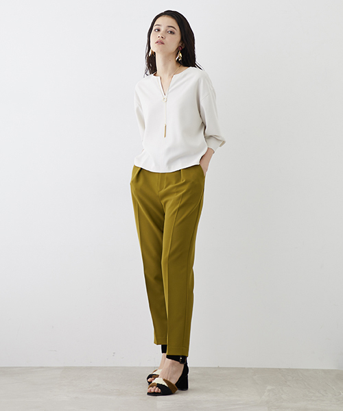 UNITED TOKYO（ユナイテッドトウキョウ）の「ワンタックテーパードパンツ（スラックス・レディース・カーキ/ベージュ/ブラック/バーガンディー/ブラウン・2/1）」の16枚目の写真