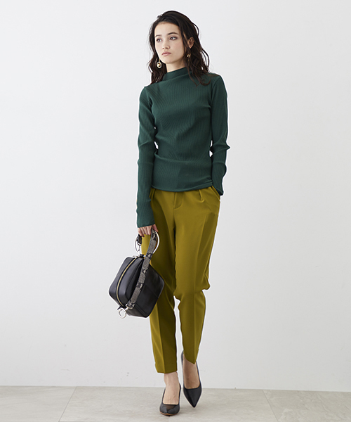 UNITED TOKYO（ユナイテッドトウキョウ）の「ワンタックテーパードパンツ（スラックス・レディース・カーキ/ベージュ/ブラック/バーガンディー/ブラウン・2/1）」の17枚目の写真