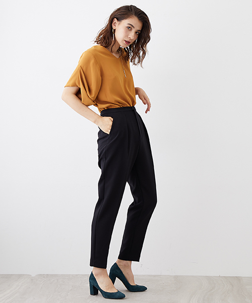 UNITED TOKYO（ユナイテッドトウキョウ）の「ワンタックテーパードパンツ（スラックス・レディース・カーキ/ベージュ/ブラック/バーガンディー/ブラウン・2/1）」の22枚目の写真