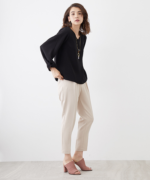 UNITED TOKYO（ユナイテッドトウキョウ）の「ワンタックテーパードパンツ（スラックス・レディース・カーキ/ベージュ/ブラック/バーガンディー/ブラウン・2/1）」の19枚目の写真