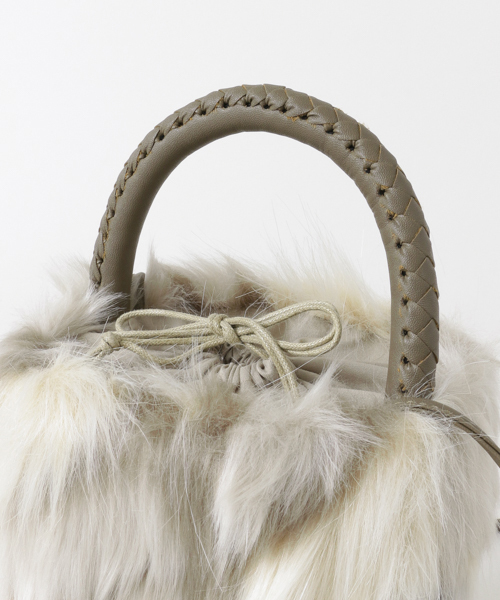 URBAN RESEARCH（アーバンリサーチ）の「LAUGOA ファーカゴBAG（ハンドバッグ・レディース・グレー/ネイビー・FREE）」の6枚目の写真