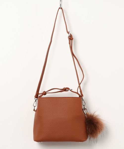 KOBE LETTUCE（コウベレタス）の「フェイクファーチャーム付き2wayショルダーバッグ＊レディース/鞄[B1227]神戸レタス（ショルダーバッグ・レディース・ブラック/ブルー系その他/キャメル/グレイッシュベージュ・FREE）」の4枚目の写真