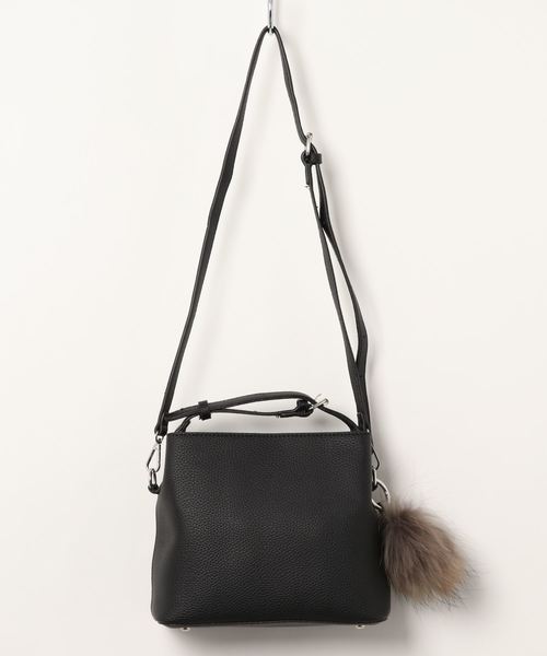 KOBE LETTUCE（コウベレタス）の「フェイクファーチャーム付き2wayショルダーバッグ＊レディース/鞄[B1227]神戸レタス（ショルダーバッグ・レディース・ブラック/ブルー系その他/キャメル/グレイッシュベージュ・FREE）」の2枚目の写真