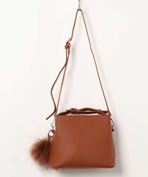 KOBE LETTUCE（コウベレタス）の「フェイクファーチャーム付き2wayショルダーバッグ＊レディース/鞄[B1227]神戸レタス（ショルダーバッグ・レディース・ブラック/ブルー系その他/キャメル/グレイッシュベージュ・FREE）」の5枚目の写真