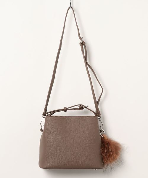 KOBE LETTUCE（コウベレタス）の「フェイクファーチャーム付き2wayショルダーバッグ＊レディース/鞄[B1227]神戸レタス（ショルダーバッグ・レディース・ブラック/ブルー系その他/キャメル/グレイッシュベージュ・FREE）」の17枚目の写真