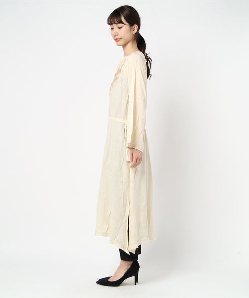 チャイハネ（チャイハネ）の「【チャイハネ】花刺繍サイドスリットロングワンピース（ワンピース・レディース・ホワイト/オレンジ/ブルー/グリーン・FREE）」の6枚目の写真