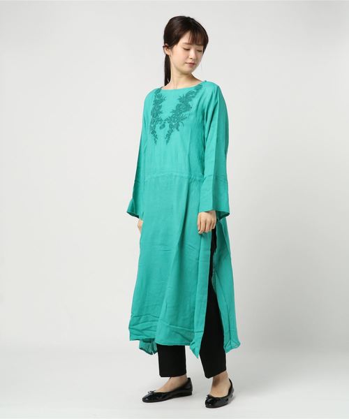 チャイハネ（チャイハネ）の「【チャイハネ】花刺繍サイドスリットロングワンピース（ワンピース・レディース・ホワイト/オレンジ/ブルー/グリーン・FREE）」の15枚目の写真